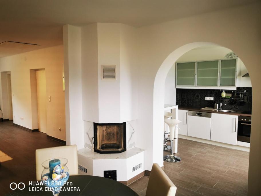 Großzügige Wohnung in wunderbarer Aussichtslage Villach Exterior foto